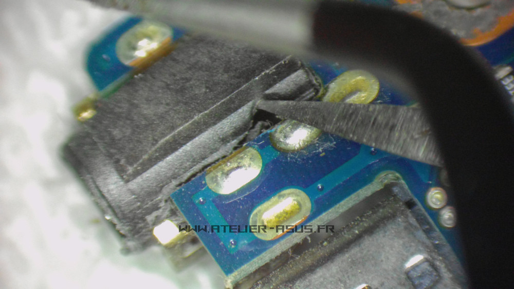 connecteur fissuré.JPG